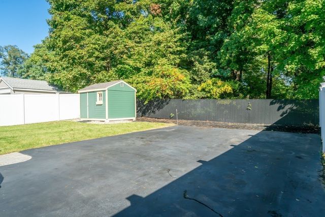 102 Hall Pl, Quincy, MA 02169