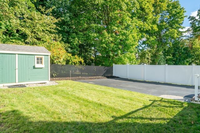 102 Hall Pl, Quincy, MA 02169