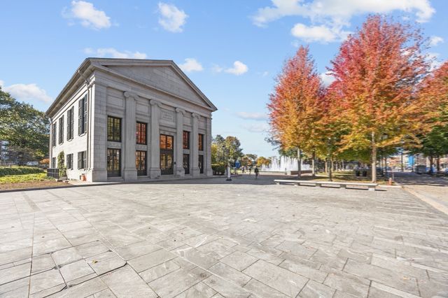 102 Hall Pl, Quincy, MA 02169