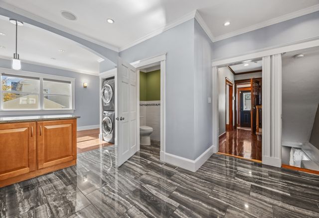 102 Hall Pl, Quincy, MA 02169