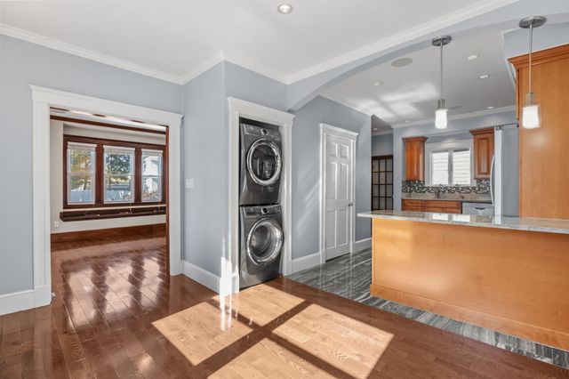 102 Hall Pl, Quincy, MA 02169