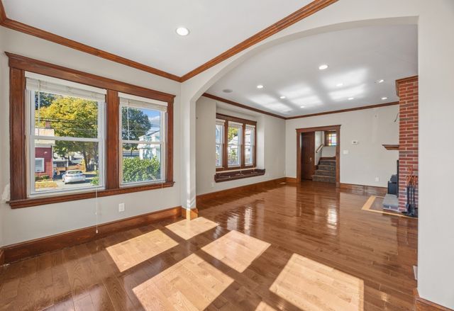 102 Hall Pl, Quincy, MA 02169