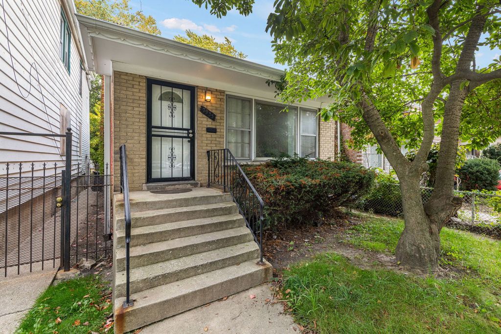 7935 S East End Avenue, Chicago, IL 60617 — exterior