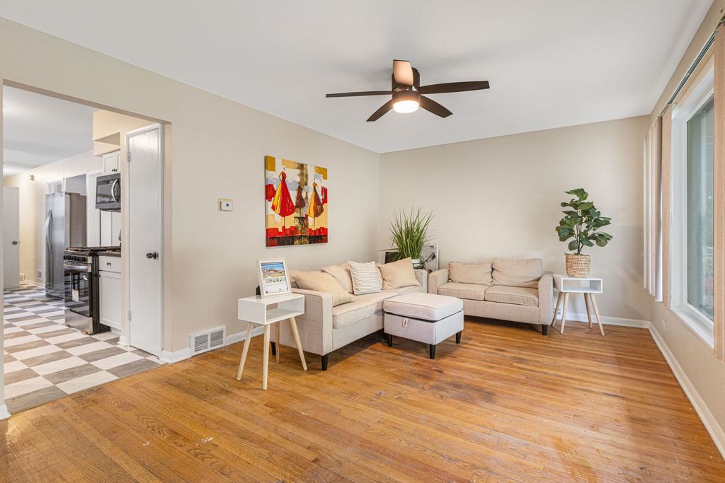 7935 S East End Avenue, Chicago, IL 60617 — photo 4