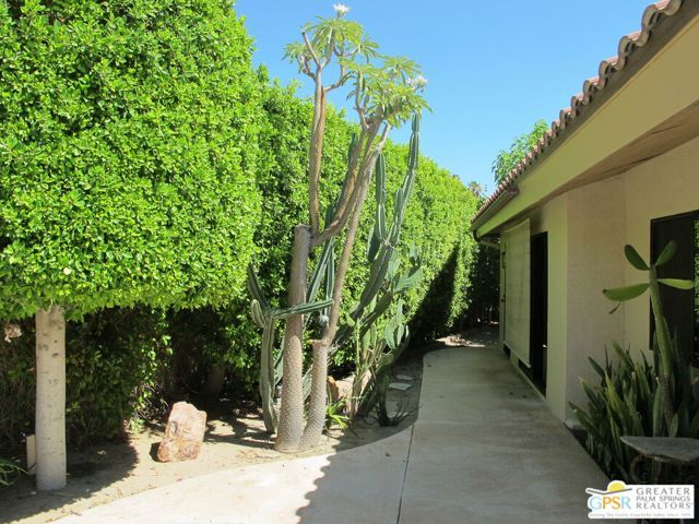1586 S San Mateo Drive, Palm Springs, CA 92264