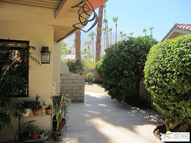 1586 S San Mateo Drive, Palm Springs, CA 92264