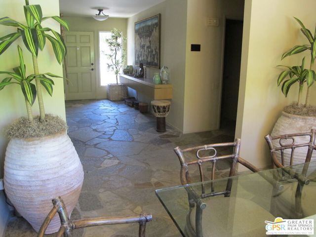 1586 S San Mateo Drive, Palm Springs, CA 92264