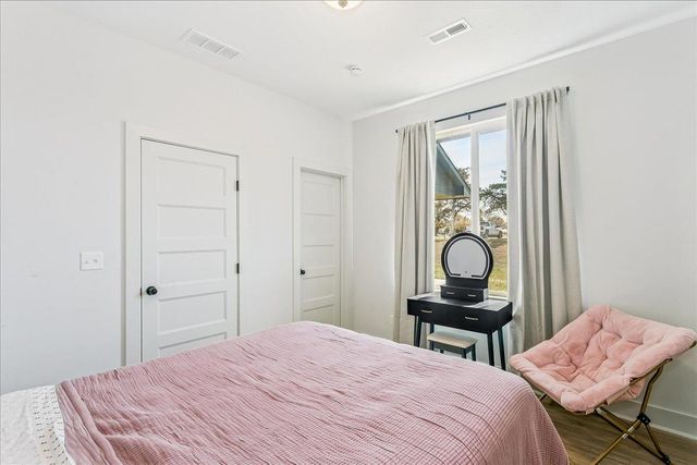 2807 E Sunnyslope, Park City, KS 67219