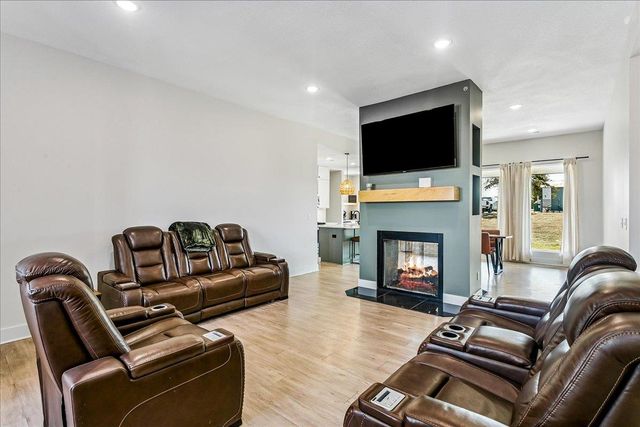 2807 E Sunnyslope, Park City, KS 67219