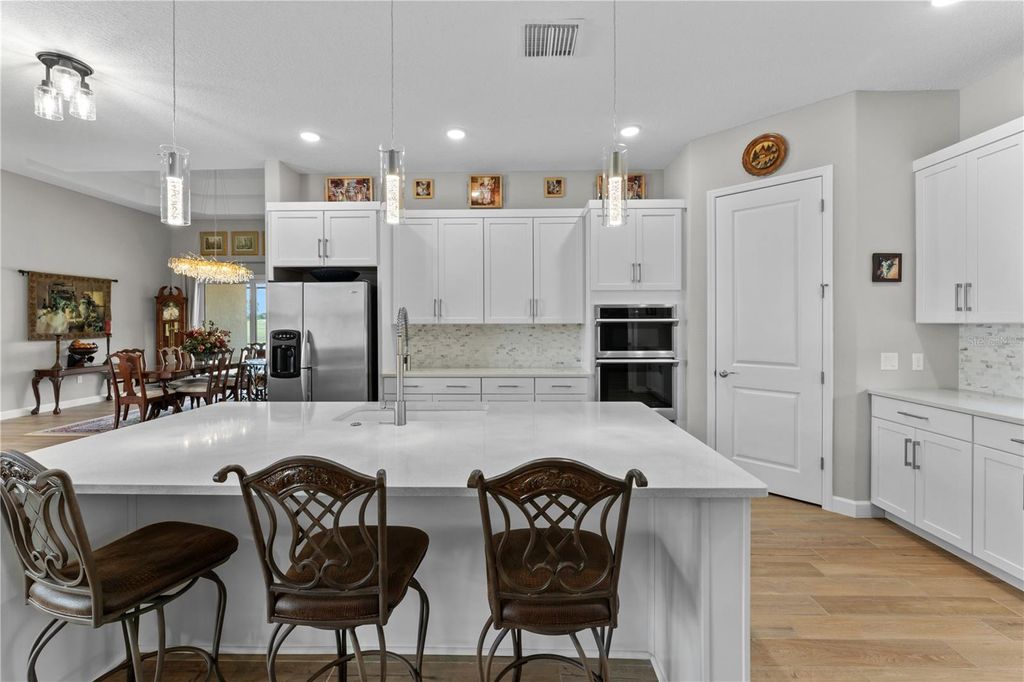 Image 11 of property listing at 215 HAMPTON LOOP, Davenport, FL 33837