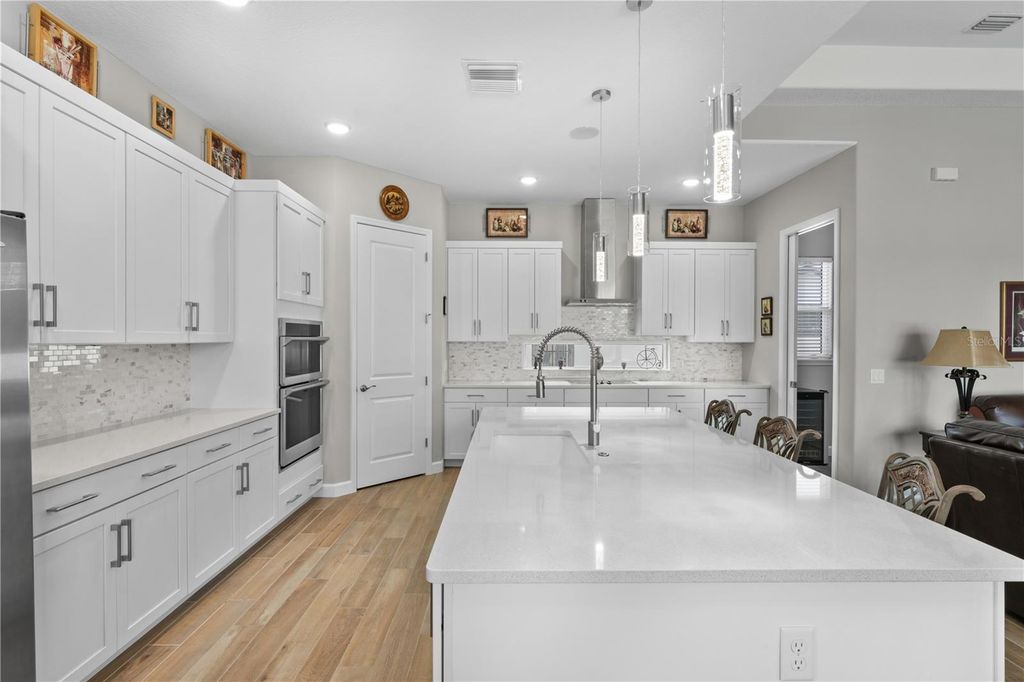 Image 12 of property listing at 215 HAMPTON LOOP, Davenport, FL 33837