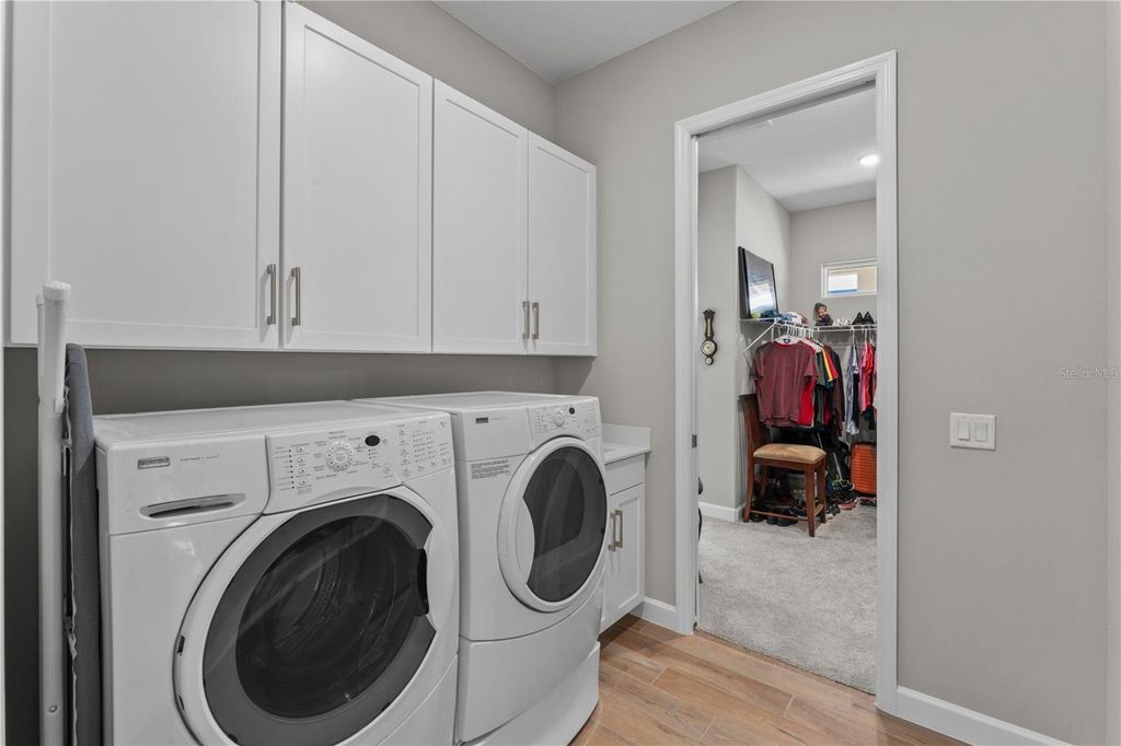 Image 33 of property listing at 215 HAMPTON LOOP, Davenport, FL 33837