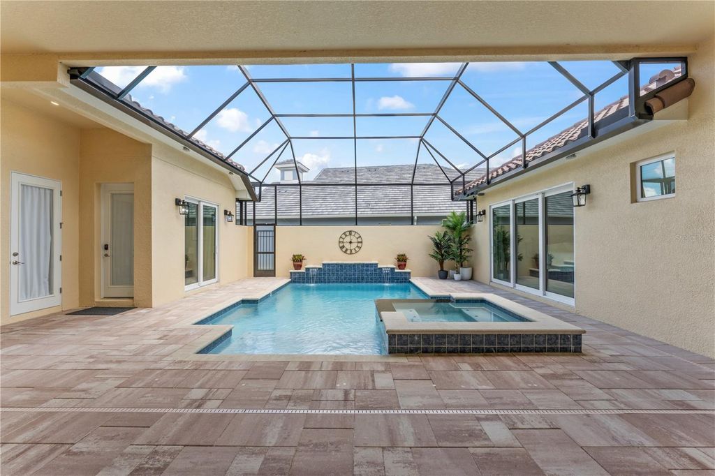 Image 40 of property listing at 215 HAMPTON LOOP, Davenport, FL 33837