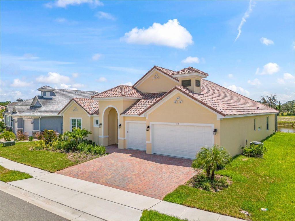 Image 41 of property listing at 215 HAMPTON LOOP, Davenport, FL 33837