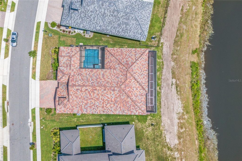 Image 43 of property listing at 215 HAMPTON LOOP, Davenport, FL 33837