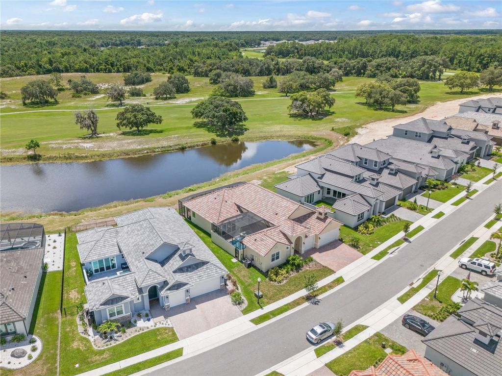 Image 45 of property listing at 215 HAMPTON LOOP, Davenport, FL 33837