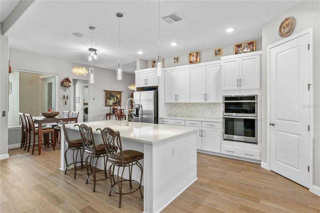 Image 10 of property listing at 215 HAMPTON LOOP, Davenport, FL 33837