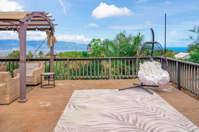 84 Kilakila Pl, Makawao, HI 96768