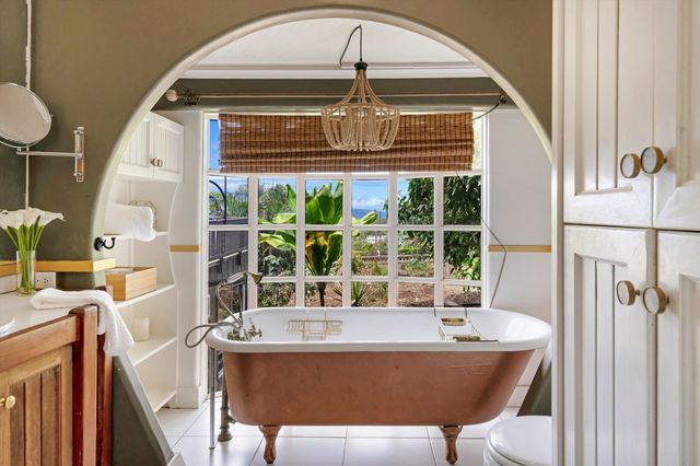 84 Kilakila Pl, Makawao, HI 96768