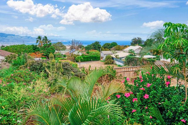 84 Kilakila Pl, Makawao, HI 96768