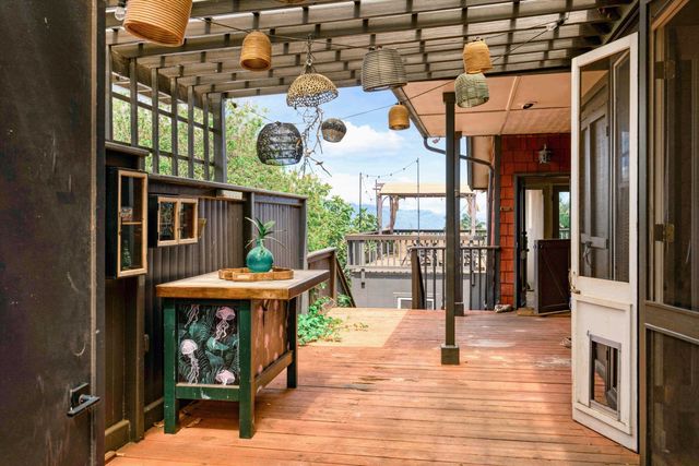 84 Kilakila Pl, Makawao, HI 96768