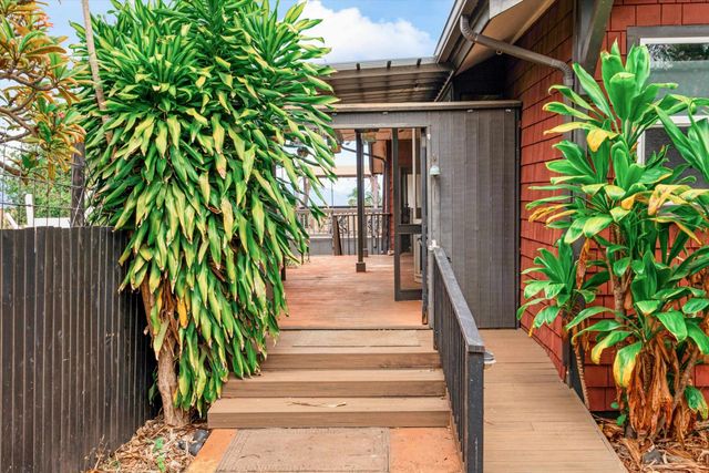 84 Kilakila Pl, Makawao, HI 96768