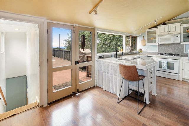 84 Kilakila Pl, Makawao, HI 96768