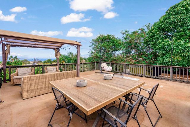 84 Kilakila Pl, Makawao, HI 96768