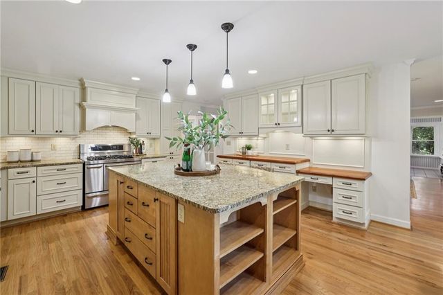 5051 Pine Bark Circle, Atlanta, GA 30338