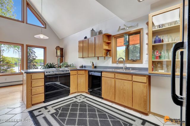 6517 S Becky Lane, Big Lake, AK 99652