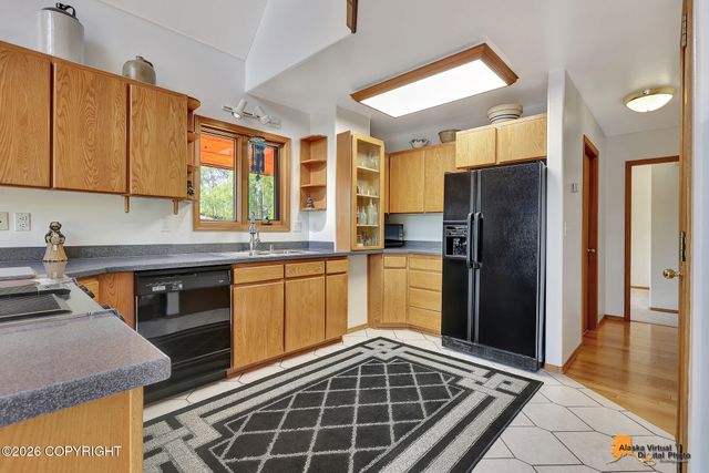 6517 S Becky Lane, Big Lake, AK 99652