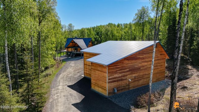 6517 S Becky Lane, Big Lake, AK 99652