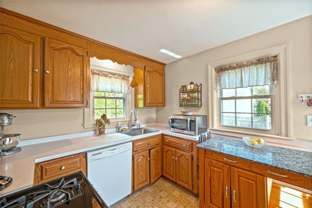 30 Ocean Ave, Marblehead, MA 01945