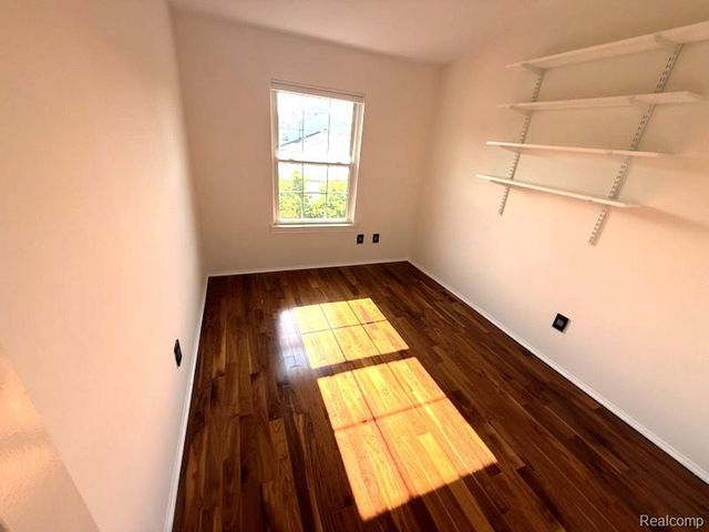 38926 Country Circle, Farmington Hills, MI 48331