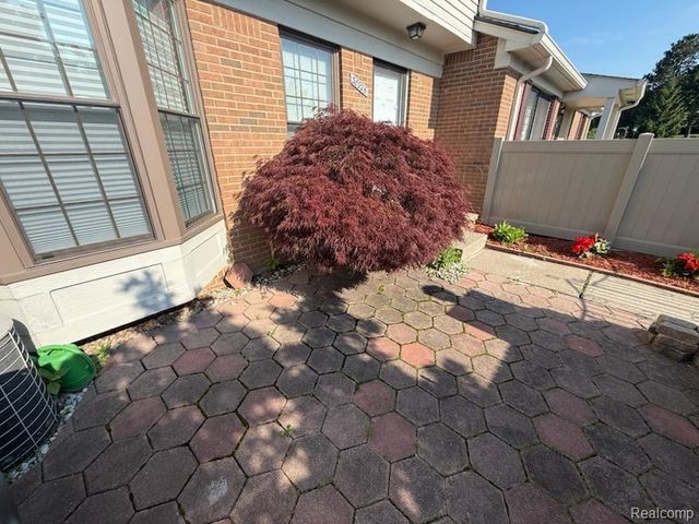 38926 Country Circle, Farmington Hills, MI 48331