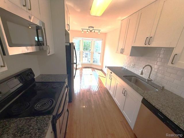 38926 Country Circle, Farmington Hills, MI 48331