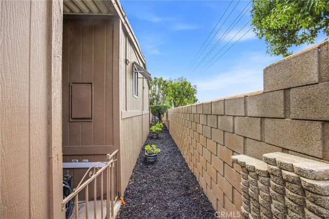 929 E Foothill Boulevard 15, Upland, CA 91786