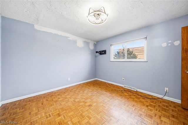 25520 Country Club Boulevard 4, North Olmsted, OH 44070