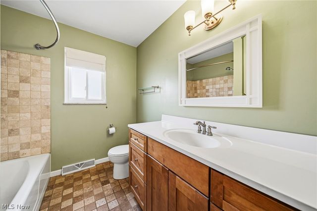 25520 Country Club Boulevard 4, North Olmsted, OH 44070