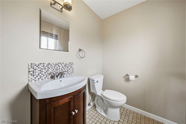 25520 Country Club Boulevard 4, North Olmsted, OH 44070