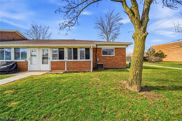 25520 Country Club Boulevard 4, North Olmsted, OH 44070