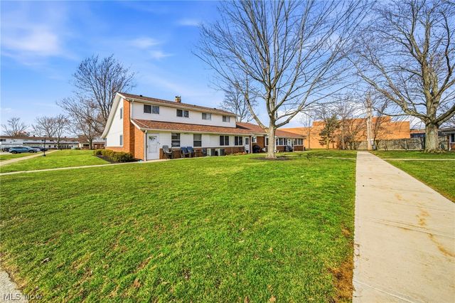 25520 Country Club Boulevard 4, North Olmsted, OH 44070