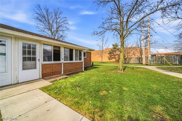 25520 Country Club Boulevard 4, North Olmsted, OH 44070