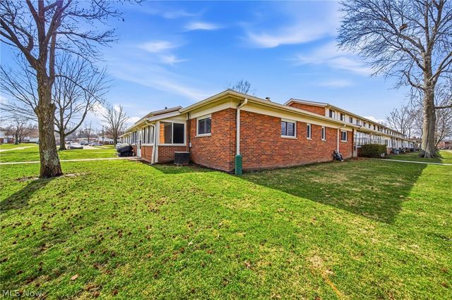 25520 Country Club Boulevard 4, North Olmsted, OH 44070