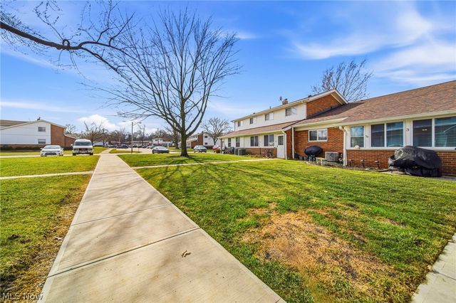 25520 Country Club Boulevard 4, North Olmsted, OH 44070