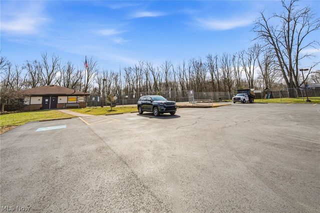 25520 Country Club Boulevard 4, North Olmsted, OH 44070