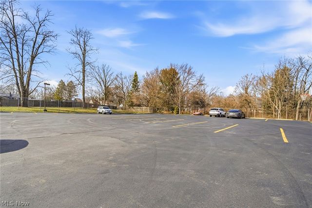 25520 Country Club Boulevard 4, North Olmsted, OH 44070