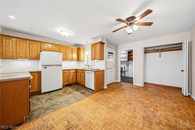 25520 Country Club Boulevard 4, North Olmsted, OH 44070