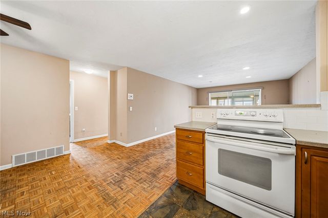 25520 Country Club Boulevard 4, North Olmsted, OH 44070