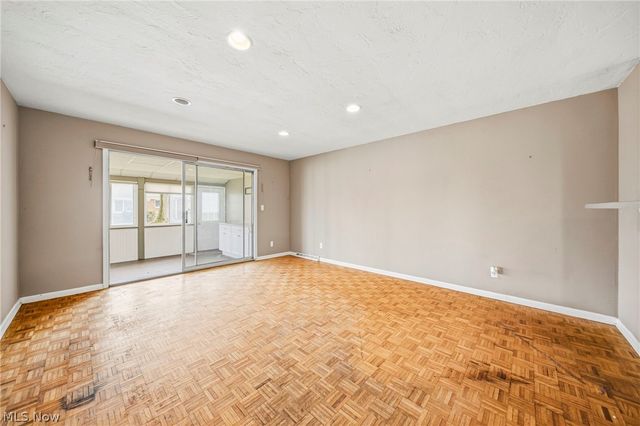 25520 Country Club Boulevard 4, North Olmsted, OH 44070